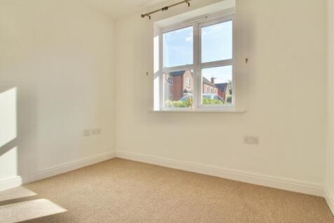 Bedroom 2 - small double - Gus Critchlow EweMove H