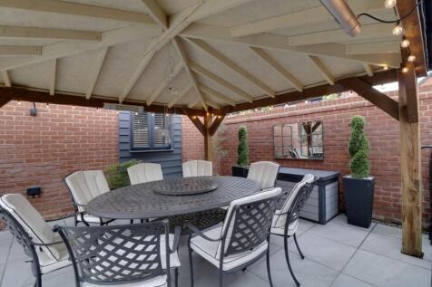 Patio b