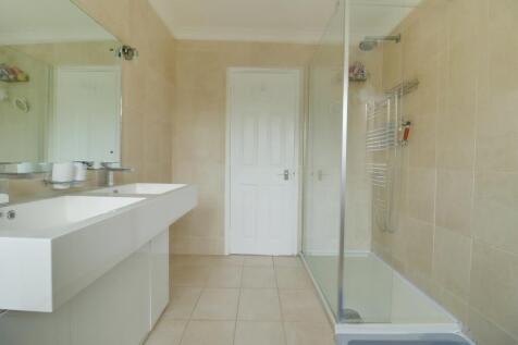 En suite - double sink