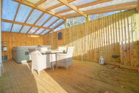 Covered Pergoda with Hot Tub