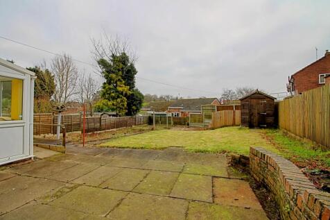 Rear garden - Watling Road - Matt Clinton EweMove 