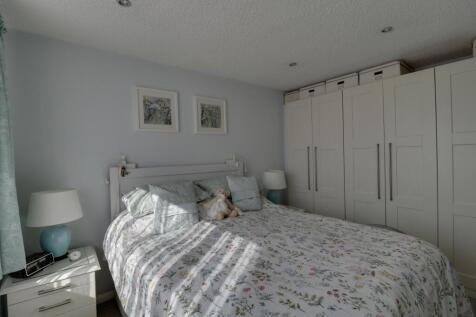 Bed 1 b