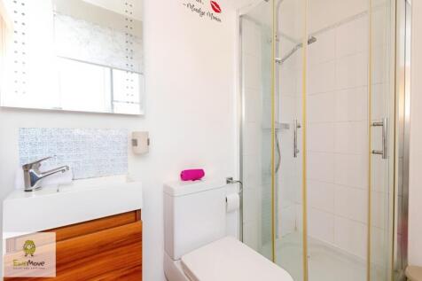 ensuite 2 EweMove Cannock