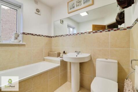 Family bathroom EweMove Cannock