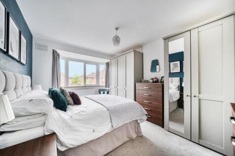 Master Bed 1