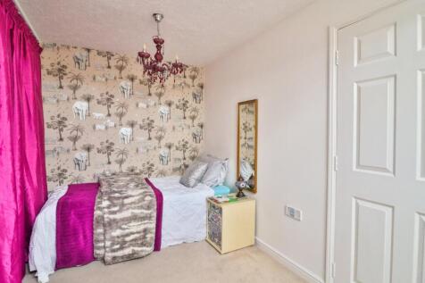 Bedroom 3 with storage area