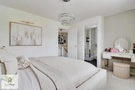 Master ensuite - EweMove Cannock