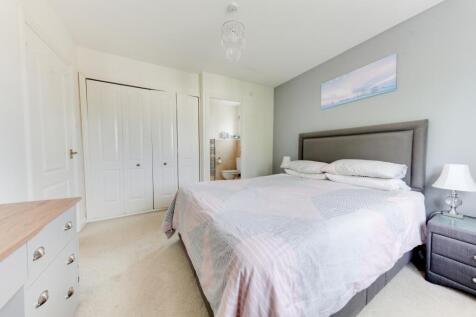Main Bedroom Fitted wardrobes and ensuite