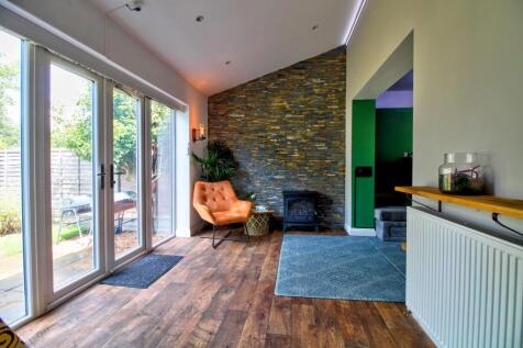 Hall Close Stoneleigh - Matt Clinton EweMove Kenil