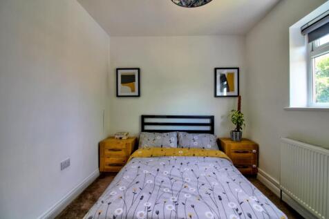 Hall Close Stoneleigh - Matt Clinton EweMove Kenil