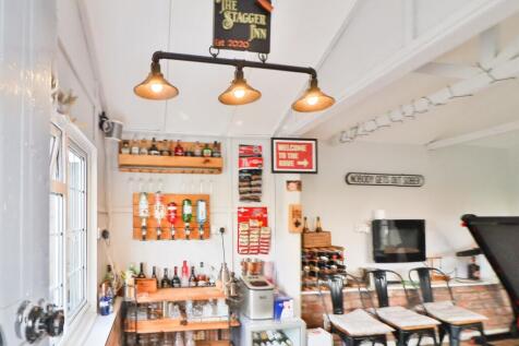 Garden room - The Stagger Inn
