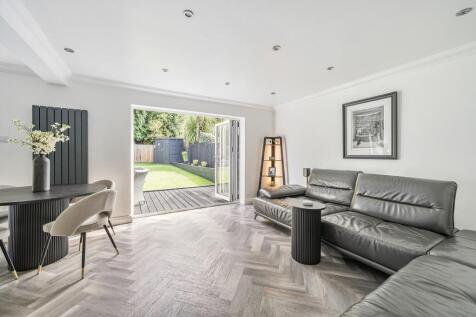 Kitchen Lounge 1