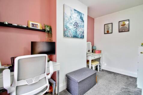 Bedroom  - Park Road - Matt Clinton EweMove Kenilw