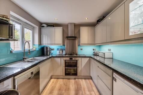 1373750-12-6902530bdffeb