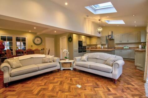 Kitchen - Pencraig Close - Matt Clinton EweMove Ke