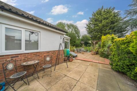 Side of rear garden