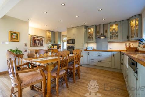 Fully-Integrated Kitchen-Diner
