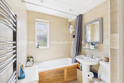 Bathroom- Mark Stephens EweMove Newmarket and Soha