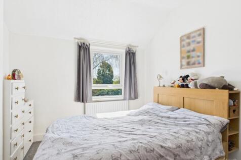 Principal bedroom- Mark Stephens EweMove Newmarket