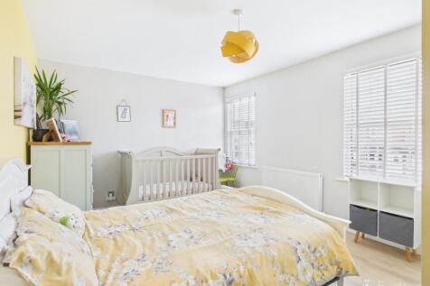 Principal bedroom- Mark Stephens EweMove Newmarket