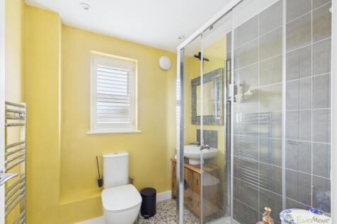 EweMove Mildenhall Breck Gardens Ensuite 1