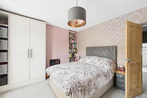 Principal Bedroom- Mark Stephens EweMove Newmarket