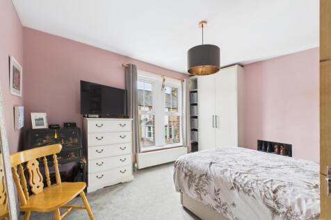 Principal Bedroom- Mark Stephens EweMove Newmarket
