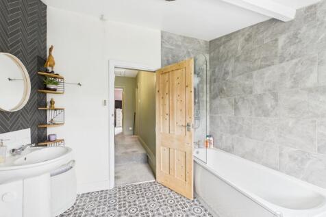 Bathroom- Mark Stephens EweMove Newmarket and Soha