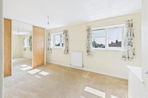 Principal bedroom- Mark Stephens EweMove Newmarket
