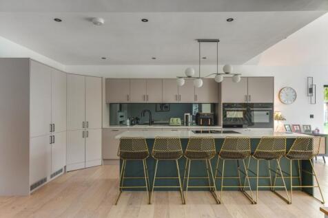 Kitchen dining room
