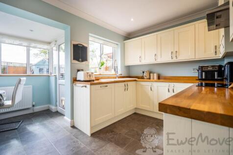Fully-Integrated Kitchen-Diner