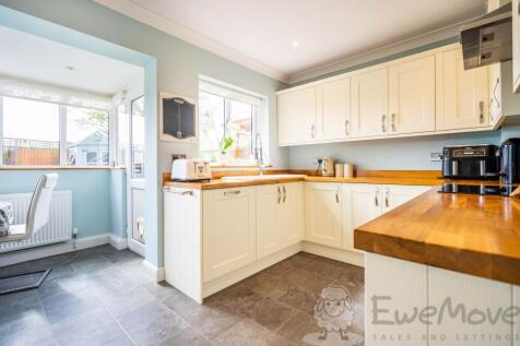 Fully-Integrated Kitchen-Diner