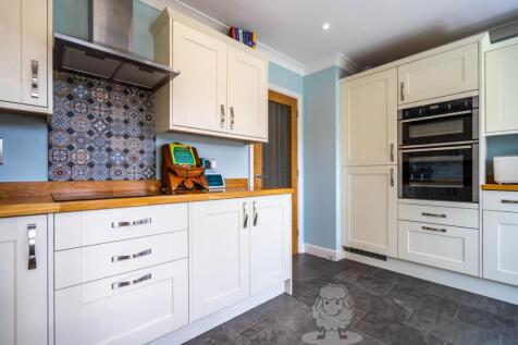 Fully-Integrated Kitchen-Diner