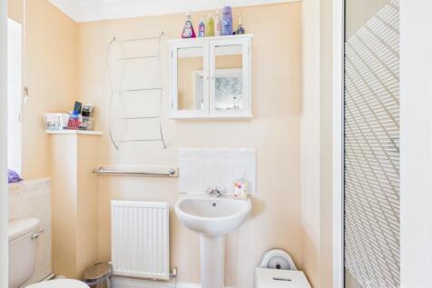 Ensuite- Mark Stephens EweMove Newmarket and Soham