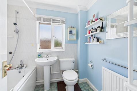 Bathroom- Mark Stephens EweMove Newmarket and Soha