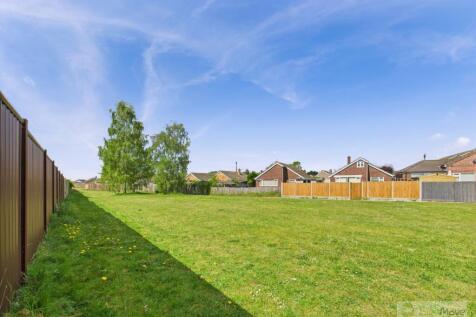 Ewemove Mildenhall 11a Sandgalls Drive rear playin