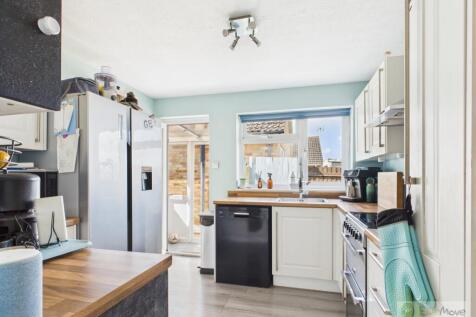 EweMove Mildenhall 11a Sandgalls Drive Kitchen 2