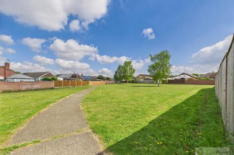 EweMove Mildenhall 11a Sandgalls Drive rear playin