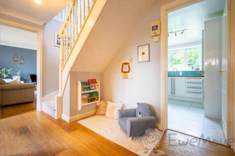 Spacious Entrance Hall