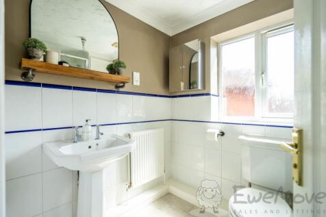 Ensuite Shower Room with Built-In Storage