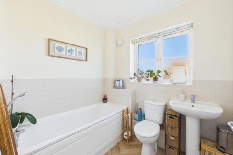 Bathroom- Mark Stephens EweMove Newmarket and Soha