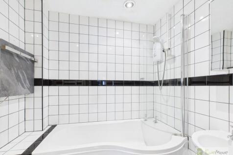 EweMove Mildenhall North Road Main Bathroom