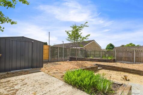 EweMove Mildenhall North Road Garden 1