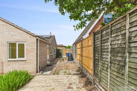 EweMove Mildenhall North Road garden 2
