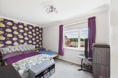 Principal Bedroom- Mark Stephens EweMove Newmarket