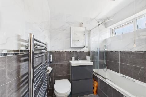 Bathroom- Mark Stephens EweMove Newmarket and Soha