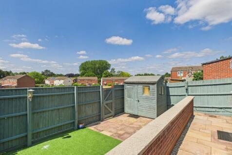 Garden- Mark Stephens EweMove Newmarket and Soham 