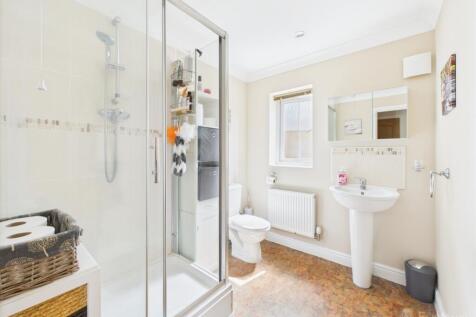 Ensuite- Mark Stephens EweMove Newmarket and Soham
