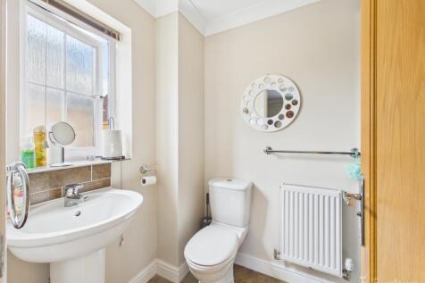 Ensuite- Mark Stephens EweMove Newmarket and Soham