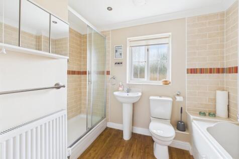Bathroom- Mark Stephens EweMove Newmarket and Soha